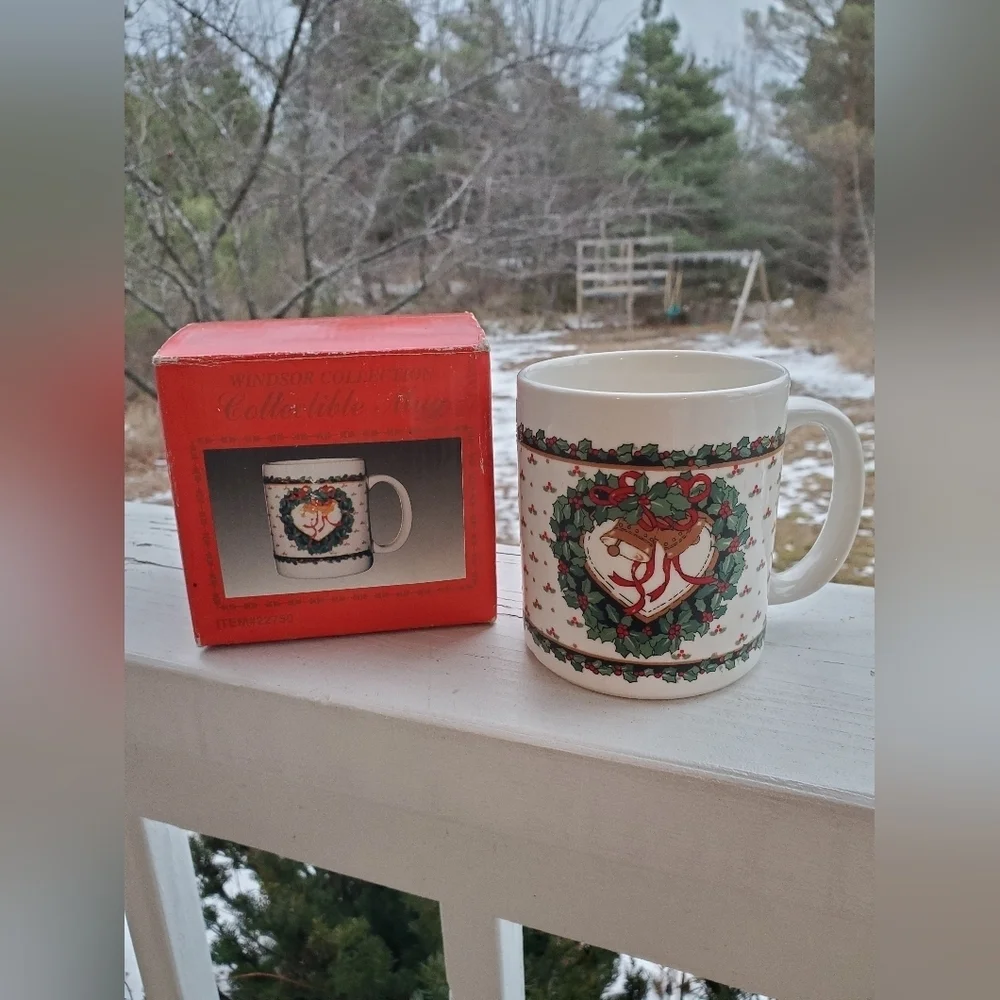 Windsor Collection Christmas Mug with Mistletoe Design